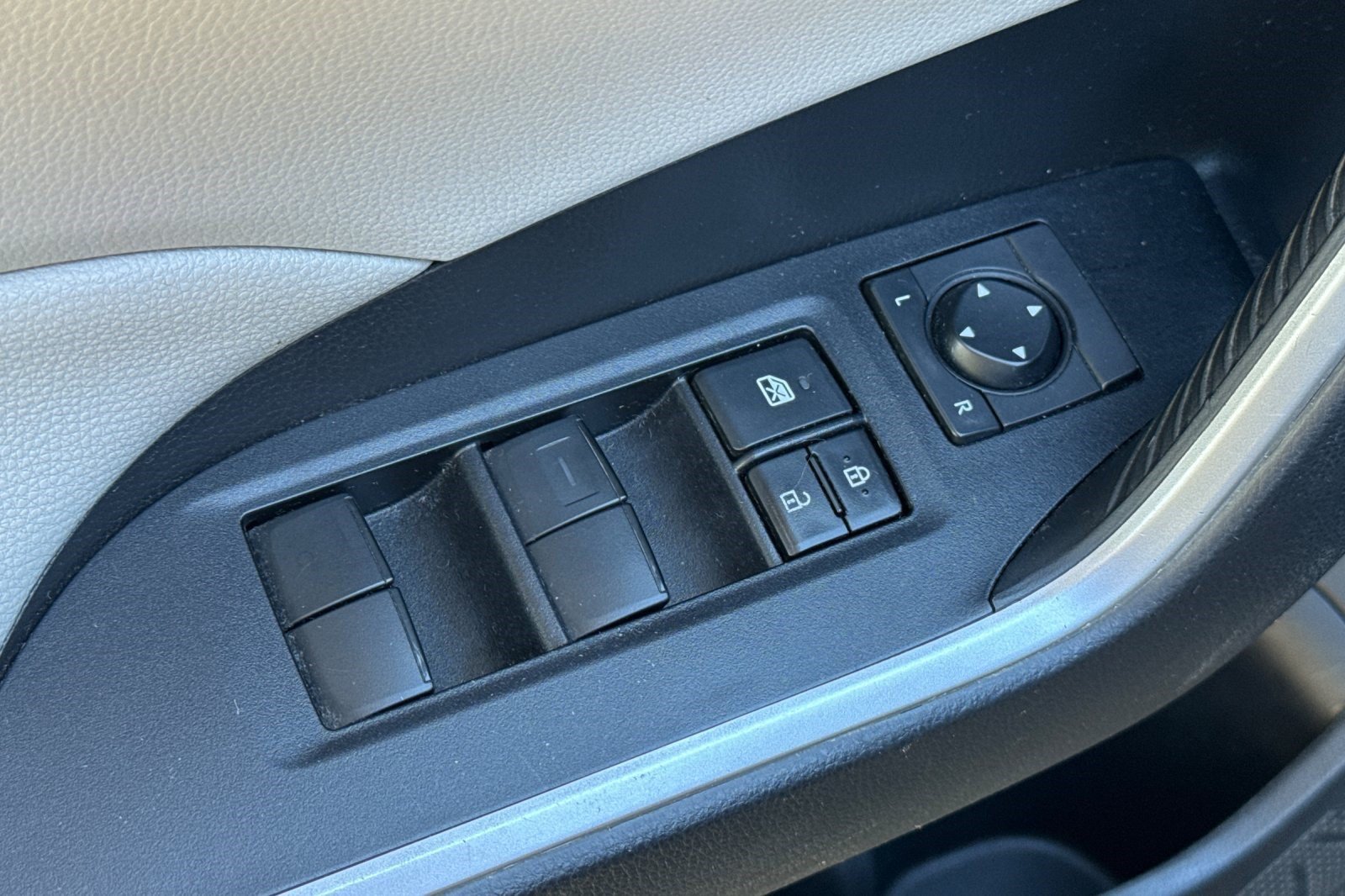 Used 2019 Toyota RAV4 XLE w/ All Weather Liner Package AWD/4WD image 14