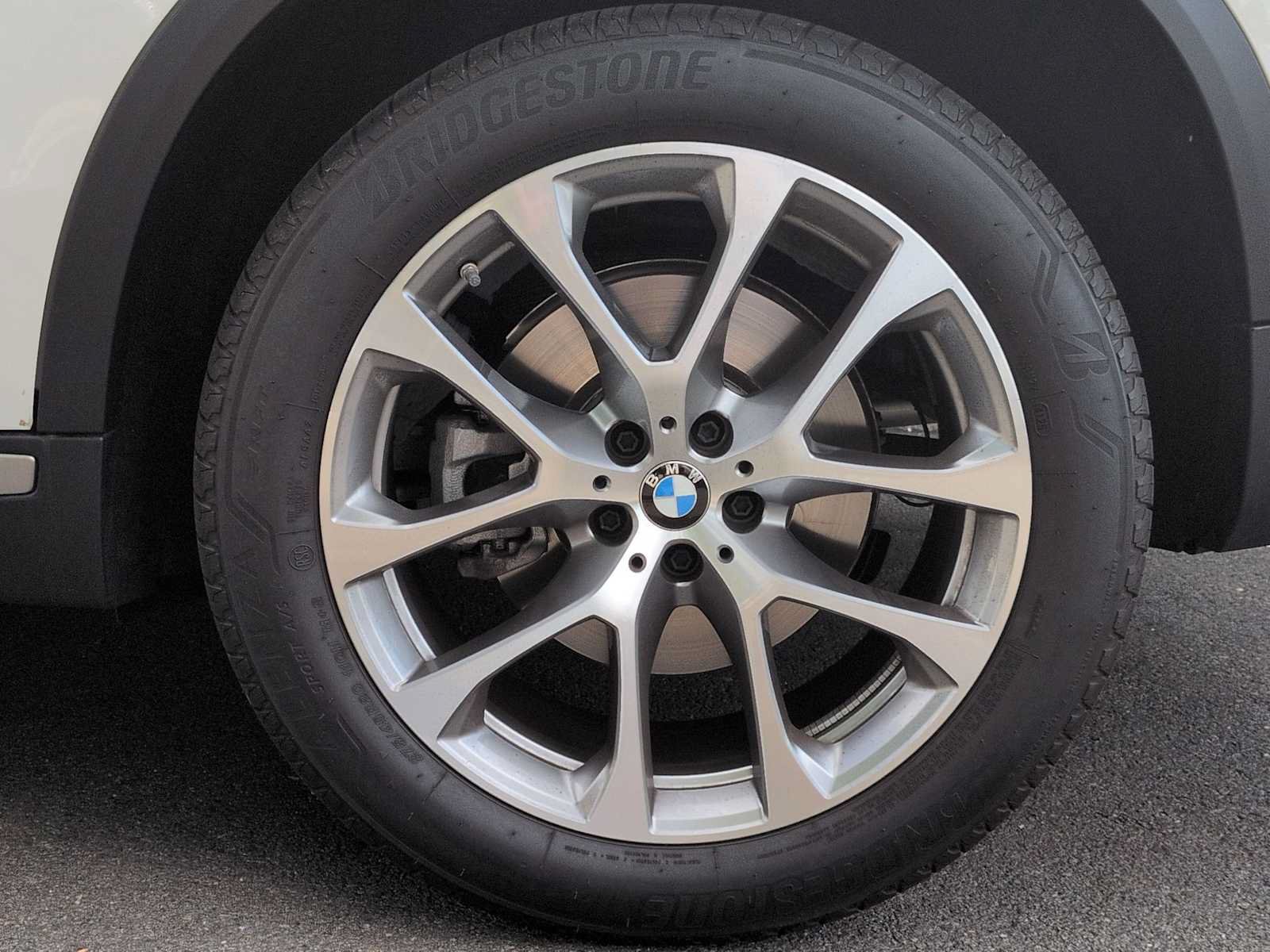 Used 2026 BMW X5 xDrive40i w/ Parking Assistance Package AWD/4WD image 14