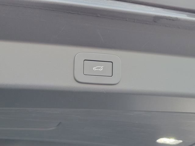 Used 2025 Land Rover Range Rover Sport SE image 13