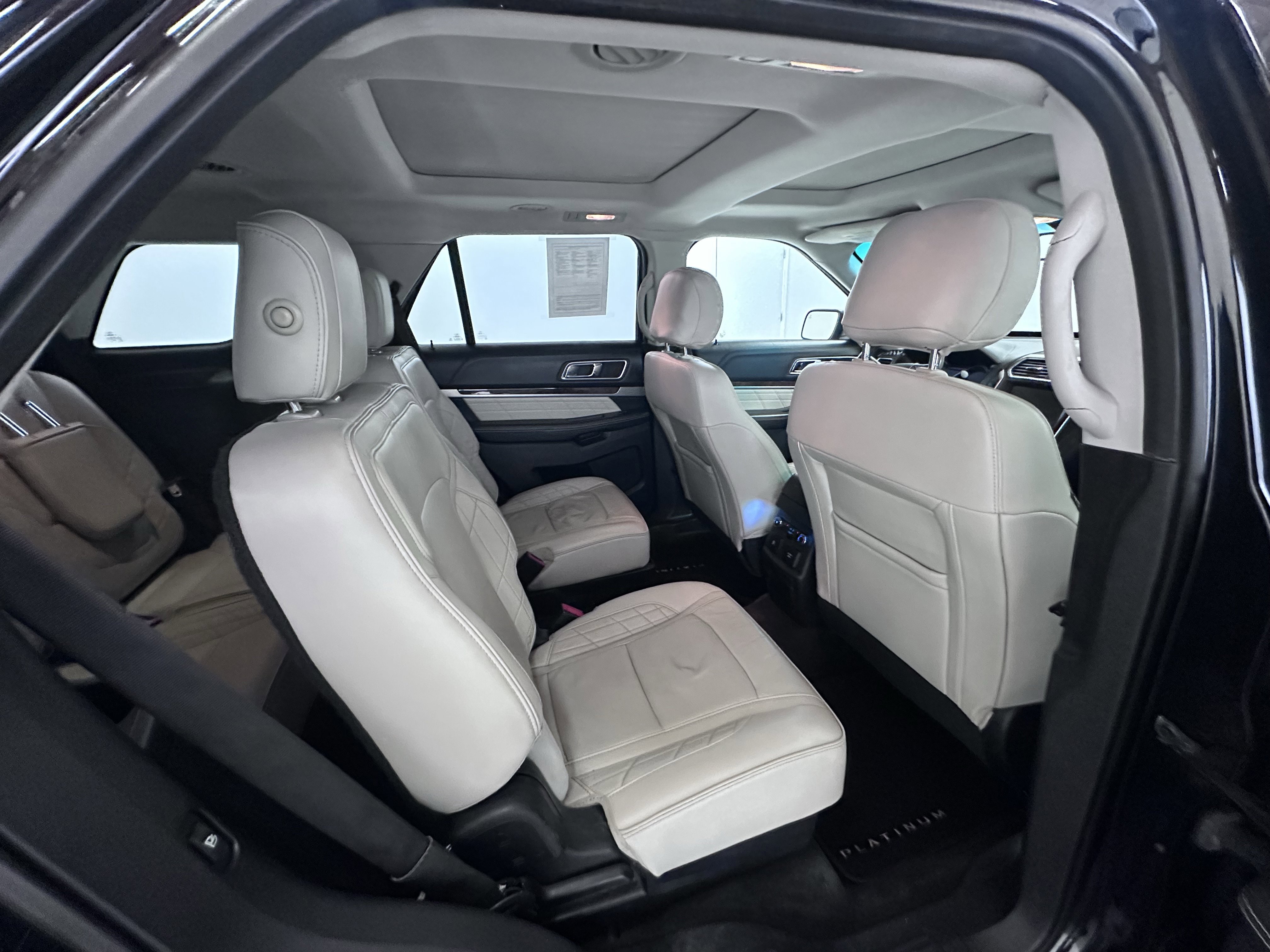 Used 2016 Ford Explorer Platinum AWD/4WD image 38