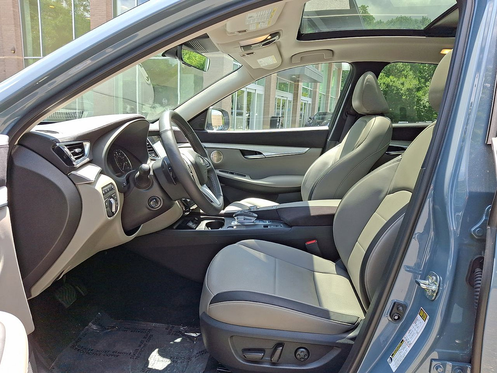Used 2024 INFINITI QX50 Sensory image 11