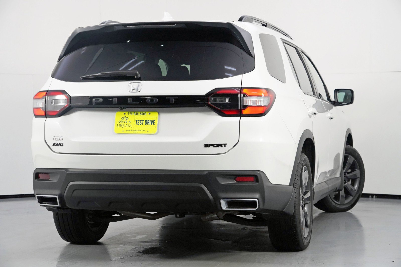 Used 2025 Honda Pilot Sport image 5