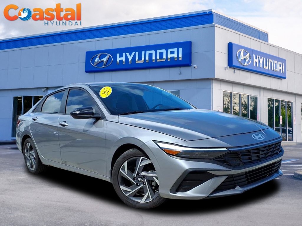 Used 2025 Hyundai Elantra Sport image 1