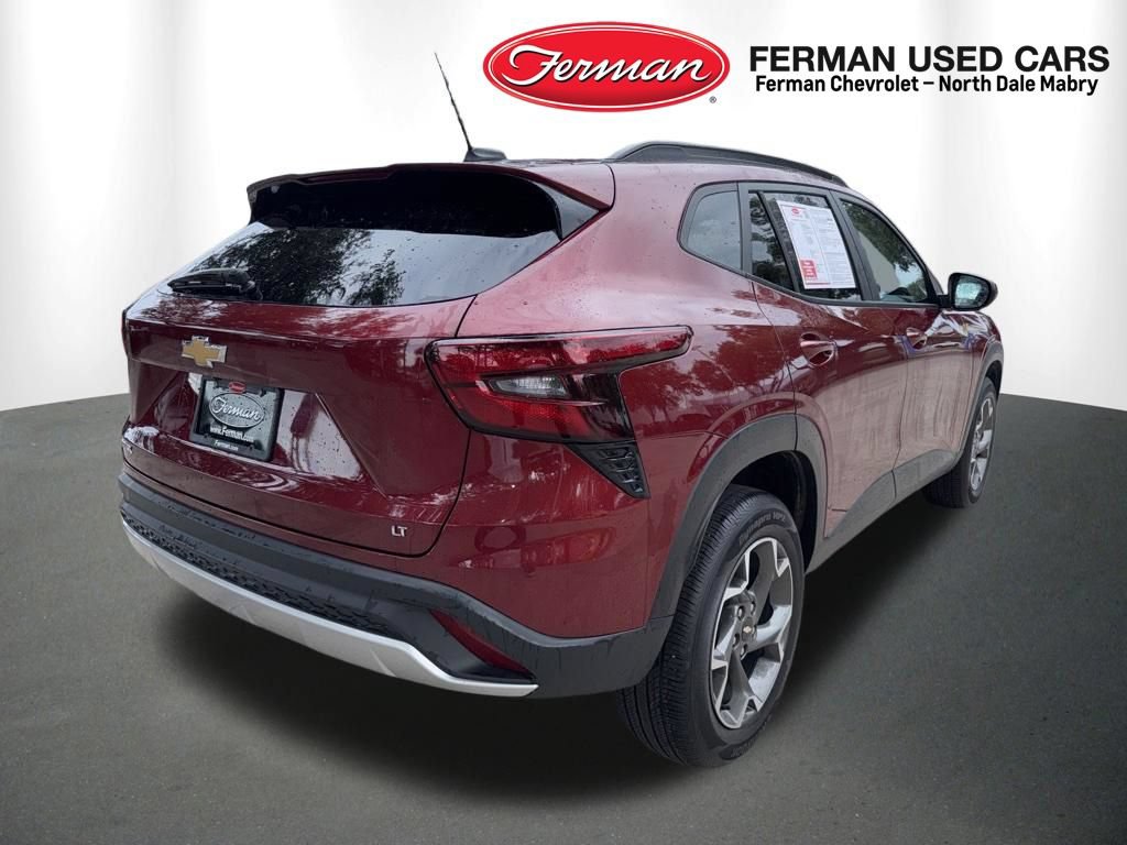 Used 2024 Chevrolet Trax LT w/ LT Convenience Package FWD image 2