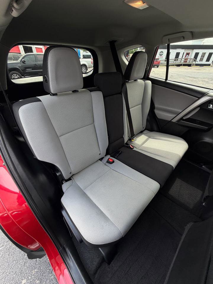 Used 2017 Toyota RAV4 XLE FWD image 17