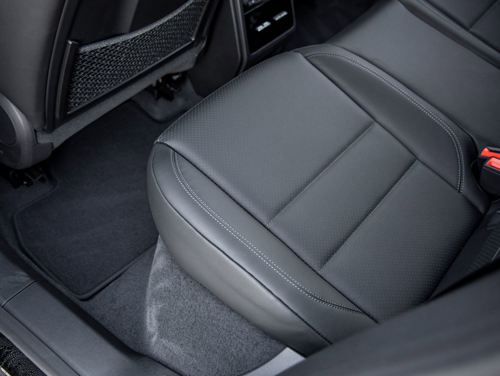 Used 2025 Porsche Macan Electric image 31