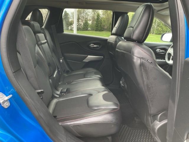 Used 2018 Jeep Cherokee Trailhawk w/ Comfort & Convenience Group AWD/4WD image 25