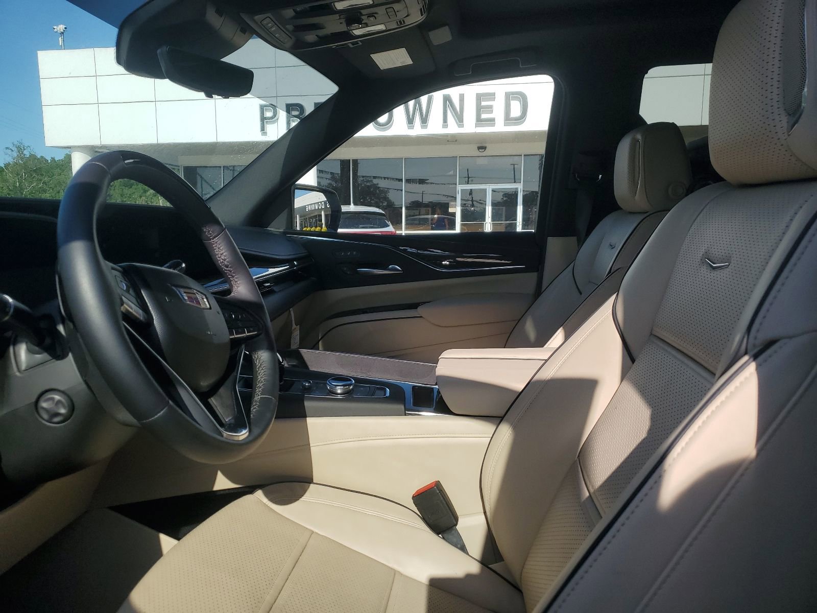 Used 2024 Cadillac Escalade Premium Luxury image 8