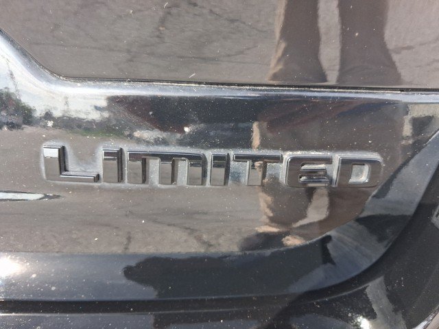 Used 2023 Jeep Grand Cherokee Limited w/ Black Appearance Package AWD/4WD image 19