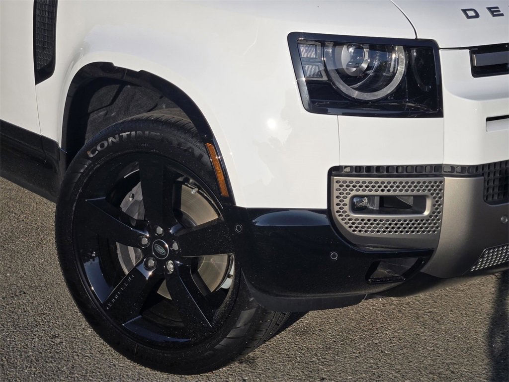 Used 2025 Land Rover Defender 90 X-Dynamic SE image 7