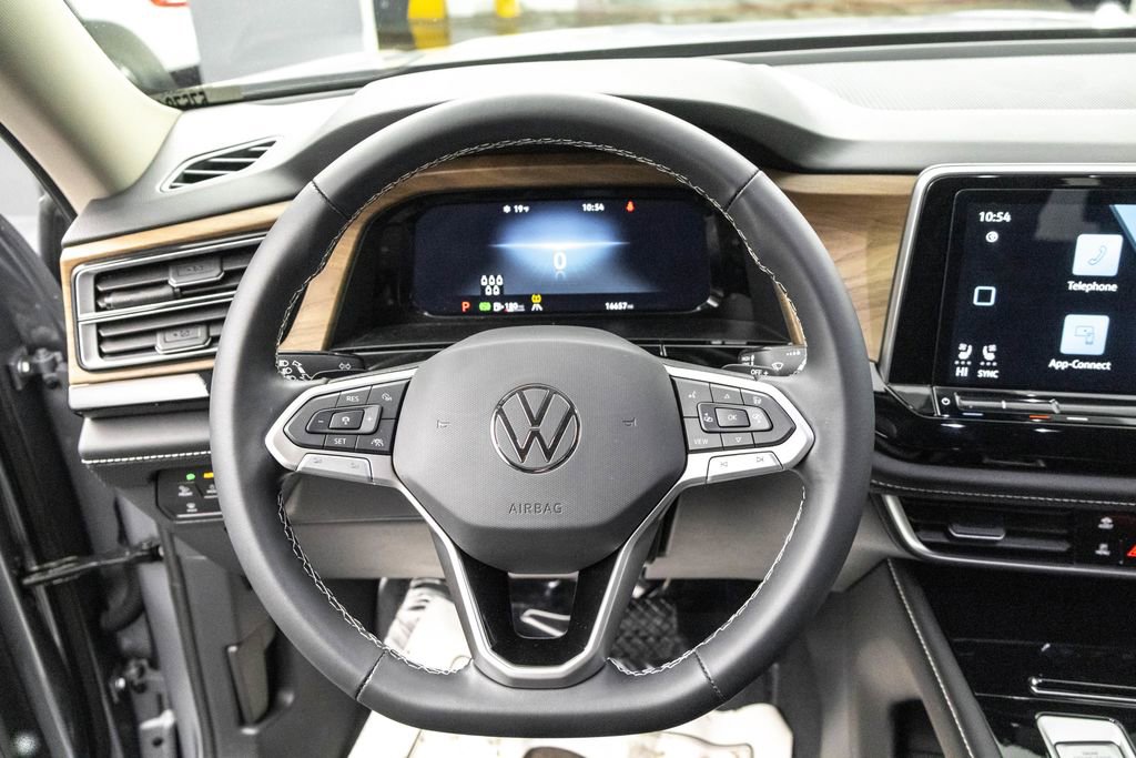 Used 2024 Volkswagen Atlas SE image 19