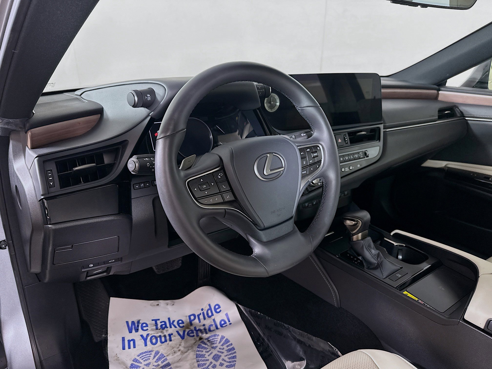 Certified 2025 Lexus ES 350 w/ Premium Package image 9