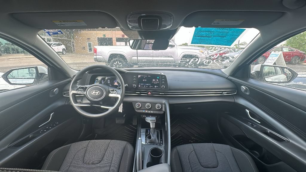 Used 2026 Hyundai Elantra SE FWD image 21