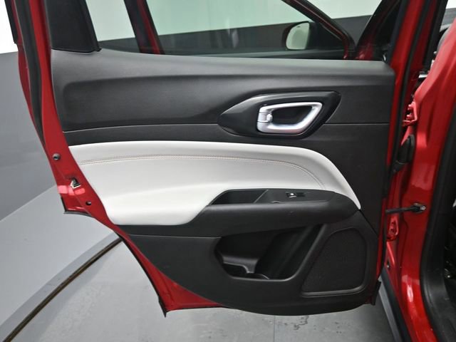 Used 2025 Jeep Compass Limited image 14