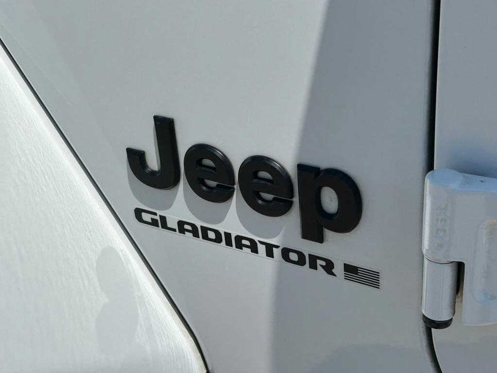 Used 2024 Jeep Gladiator Sport AWD/4WD image 13