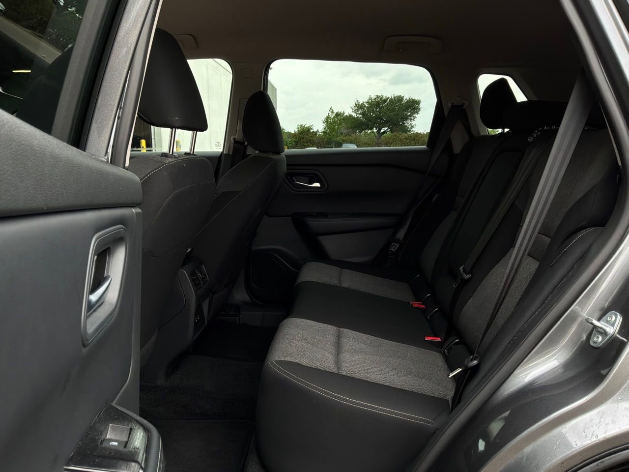 Used 2025 Nissan Rogue SV image 11