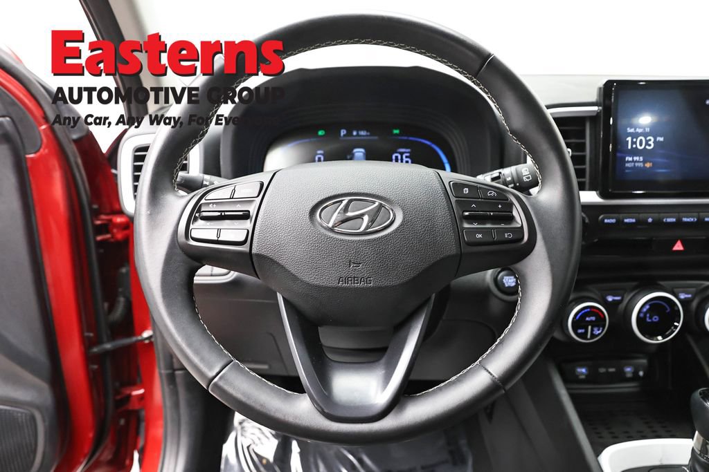 Used 2025 Hyundai Venue Limited FWD image 10
