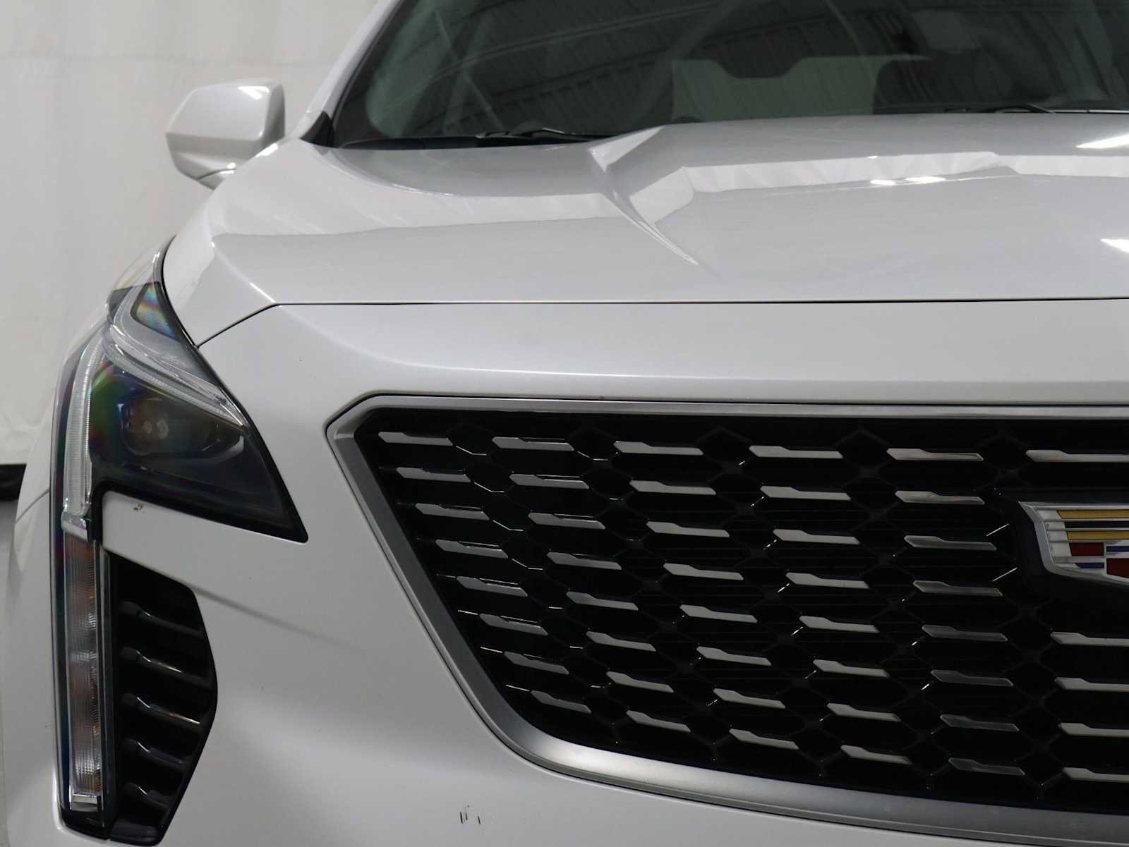 Used 2020 Cadillac XT4 Premium Luxury w/ Cold Weather Package AWD/4WD image 15