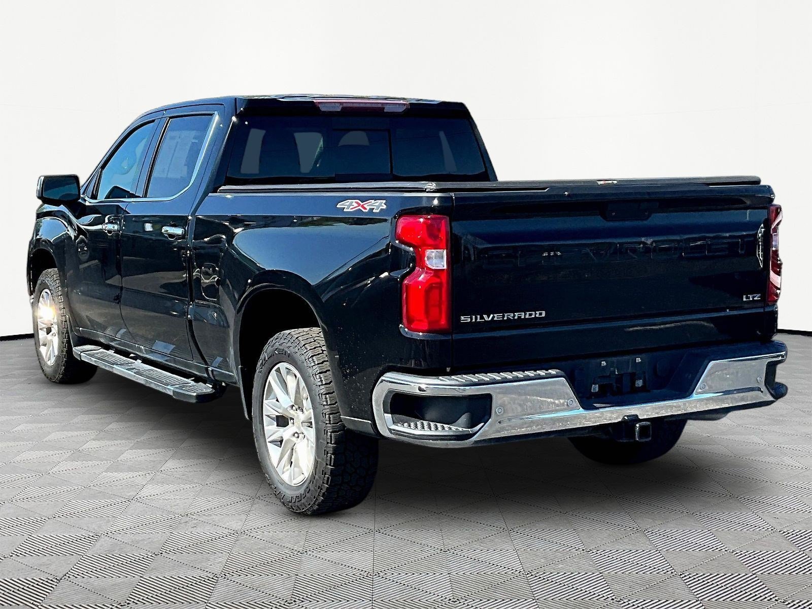 Used 2020 Chevrolet Silverado 1500 LTZ w/ LTZ Plus Package AWD/4WD image 4