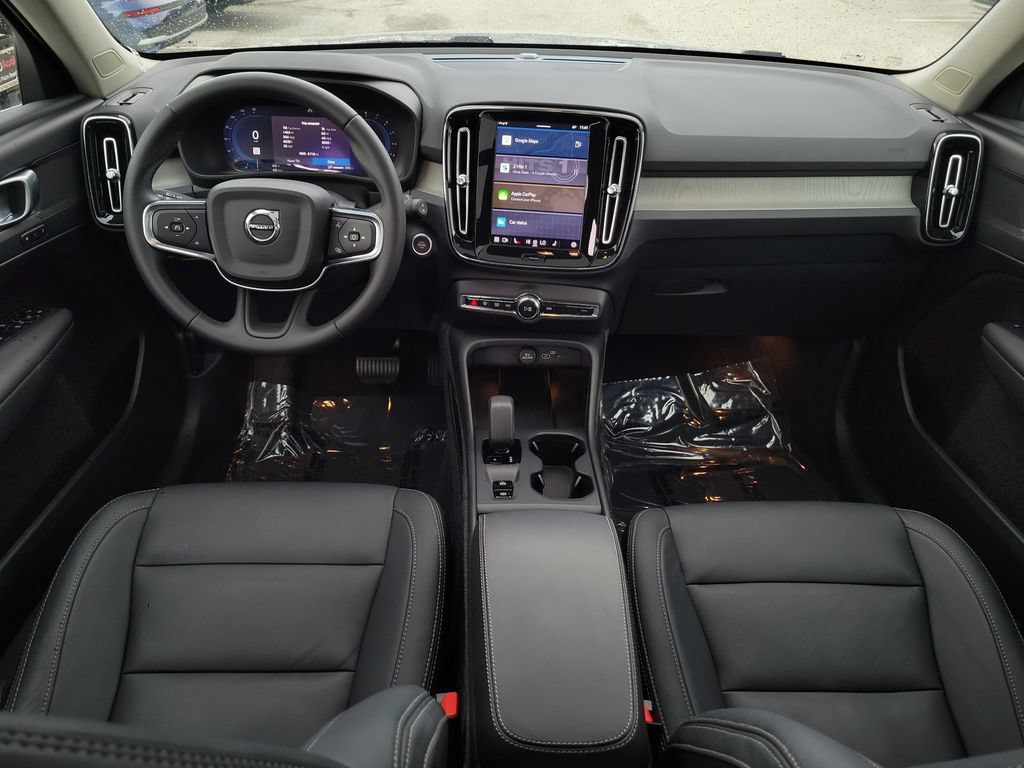 Used 2025 Volvo XC40 B5 Core w/ Protection Package AWD/4WD image 23
