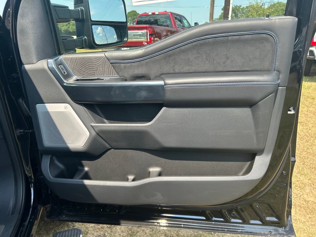 New 2025 Ford F250 Platinum w/ FX4 Off-Road Package image 32