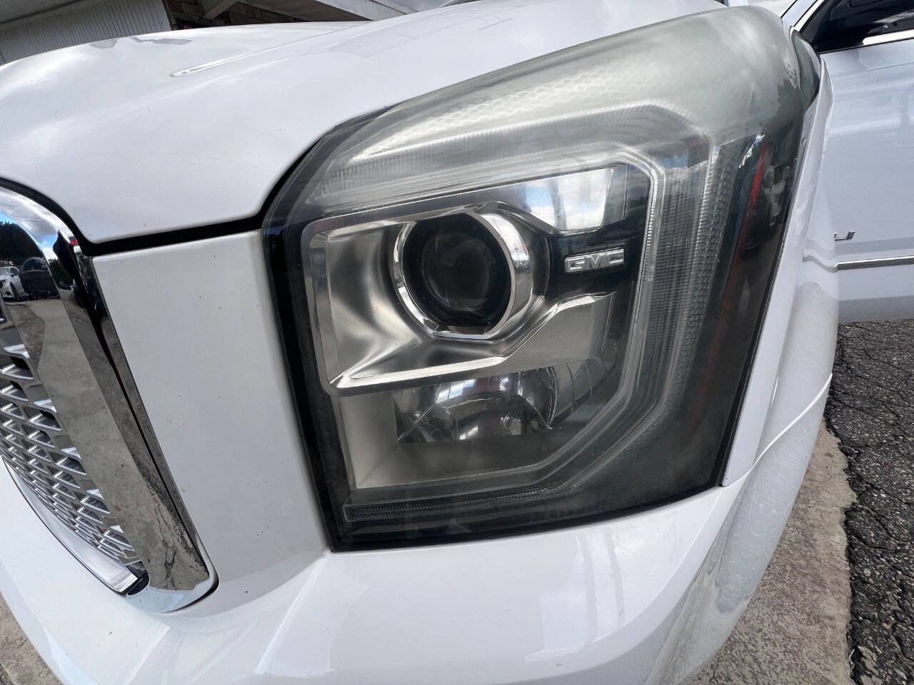 Used 2015 GMC Yukon Denali w/ Premium Package image 21