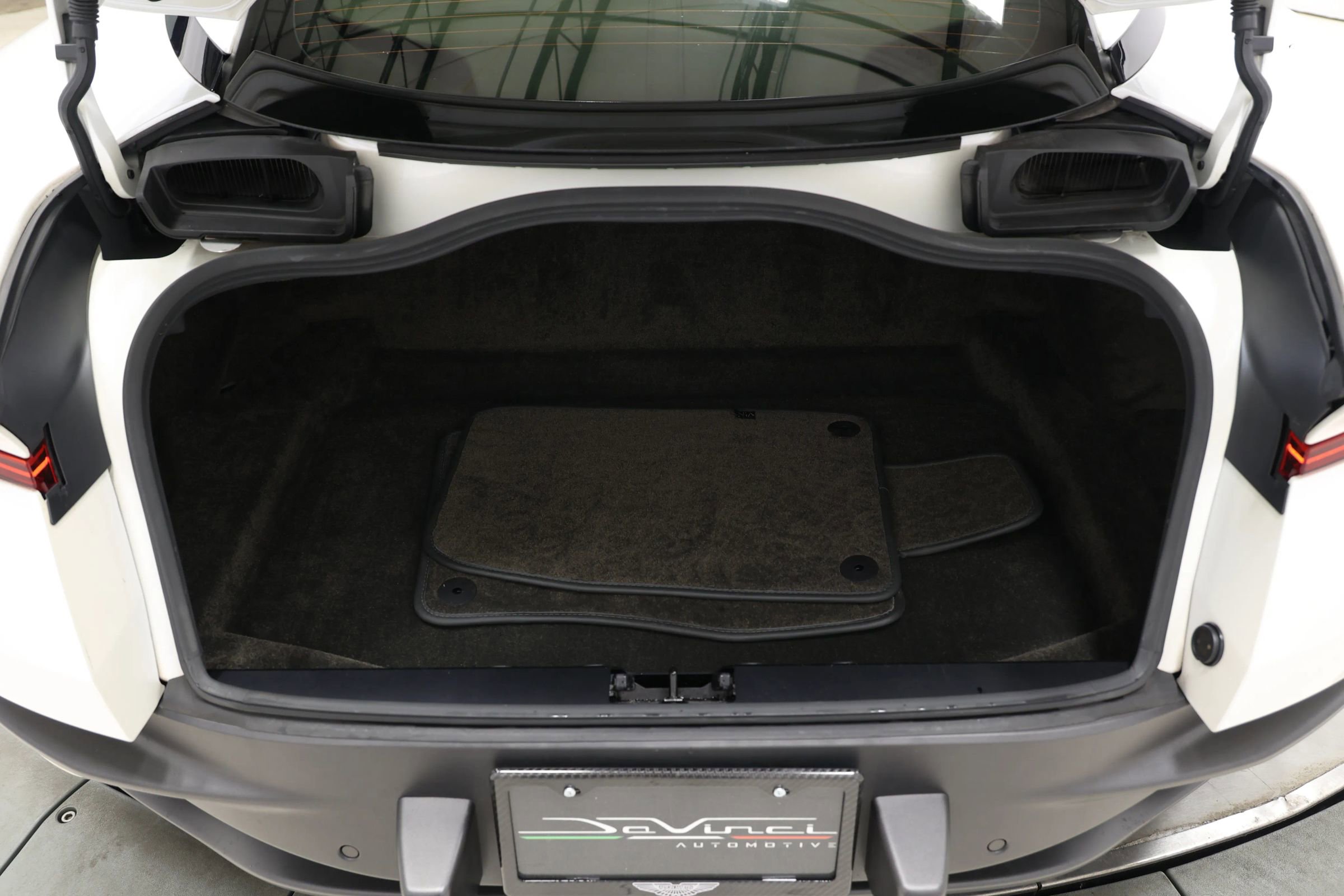 Used 2018 Aston Martin DB11 Coupe image 50