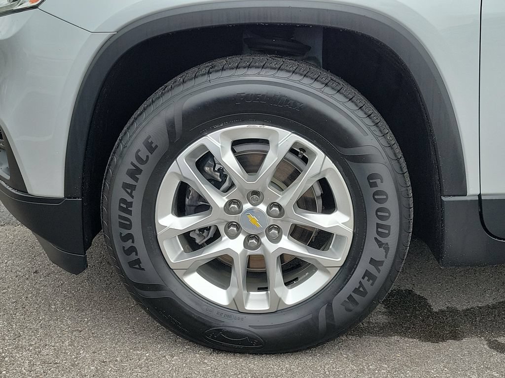 Used 2021 Chevrolet Traverse LS FWD image 9