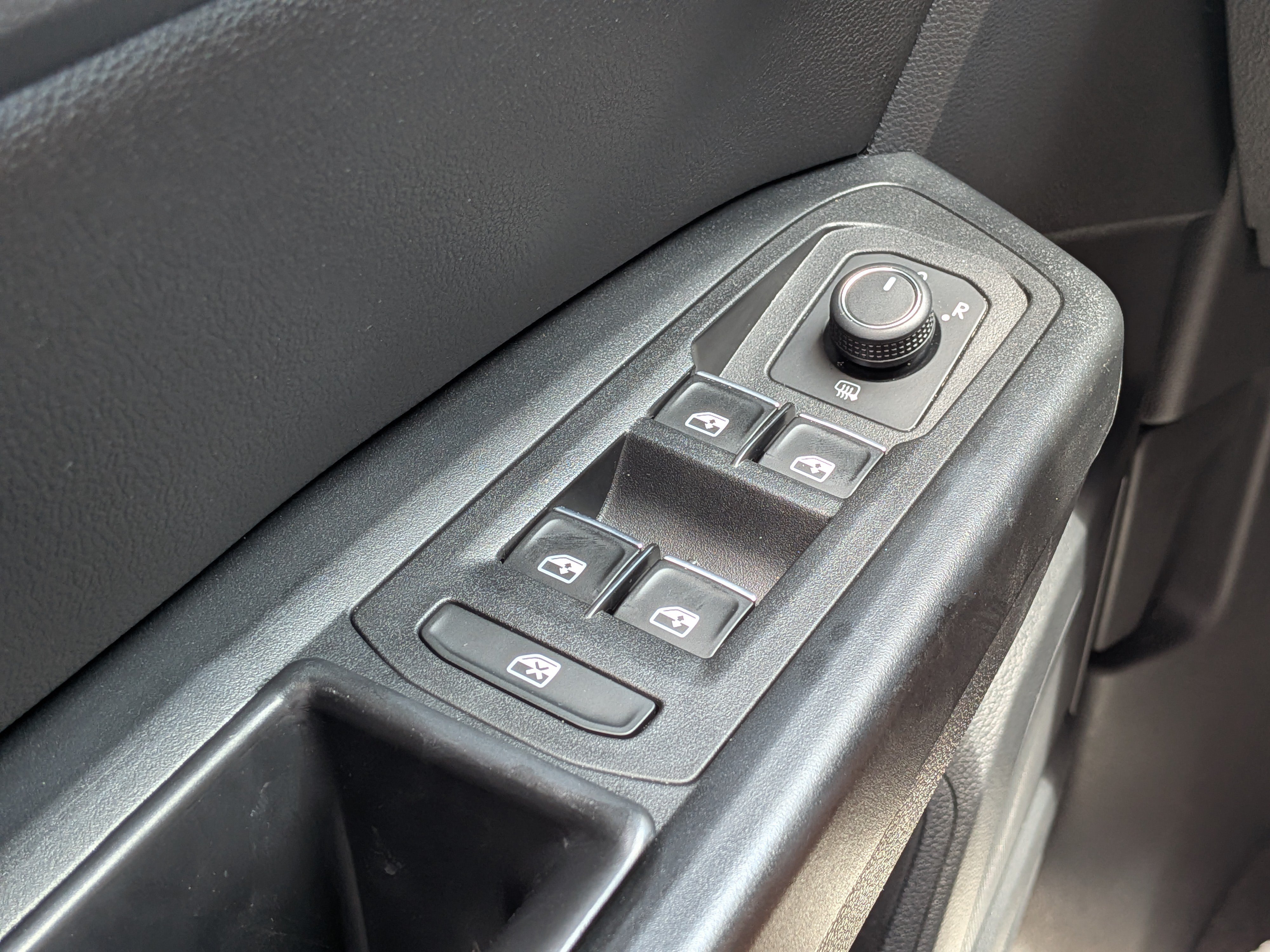 Used 2019 Volkswagen Atlas SE w/ Panoramic Sunroof Package FWD image 23