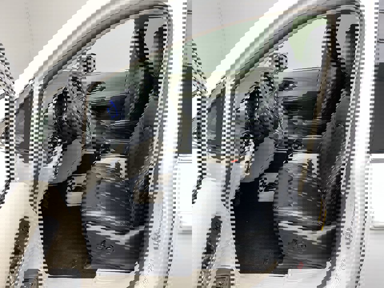 Used 2024 Chrysler Pacifica Touring-L image 3