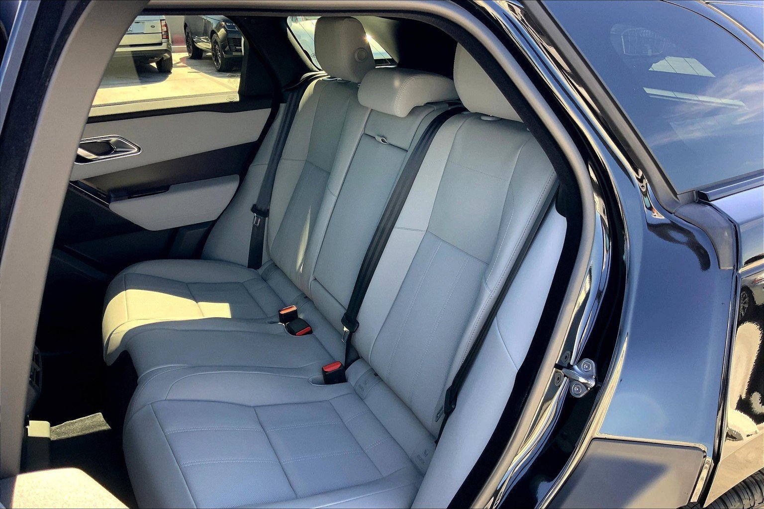 New 2026 Land Rover Range Rover Velar Dynamic SE image 15