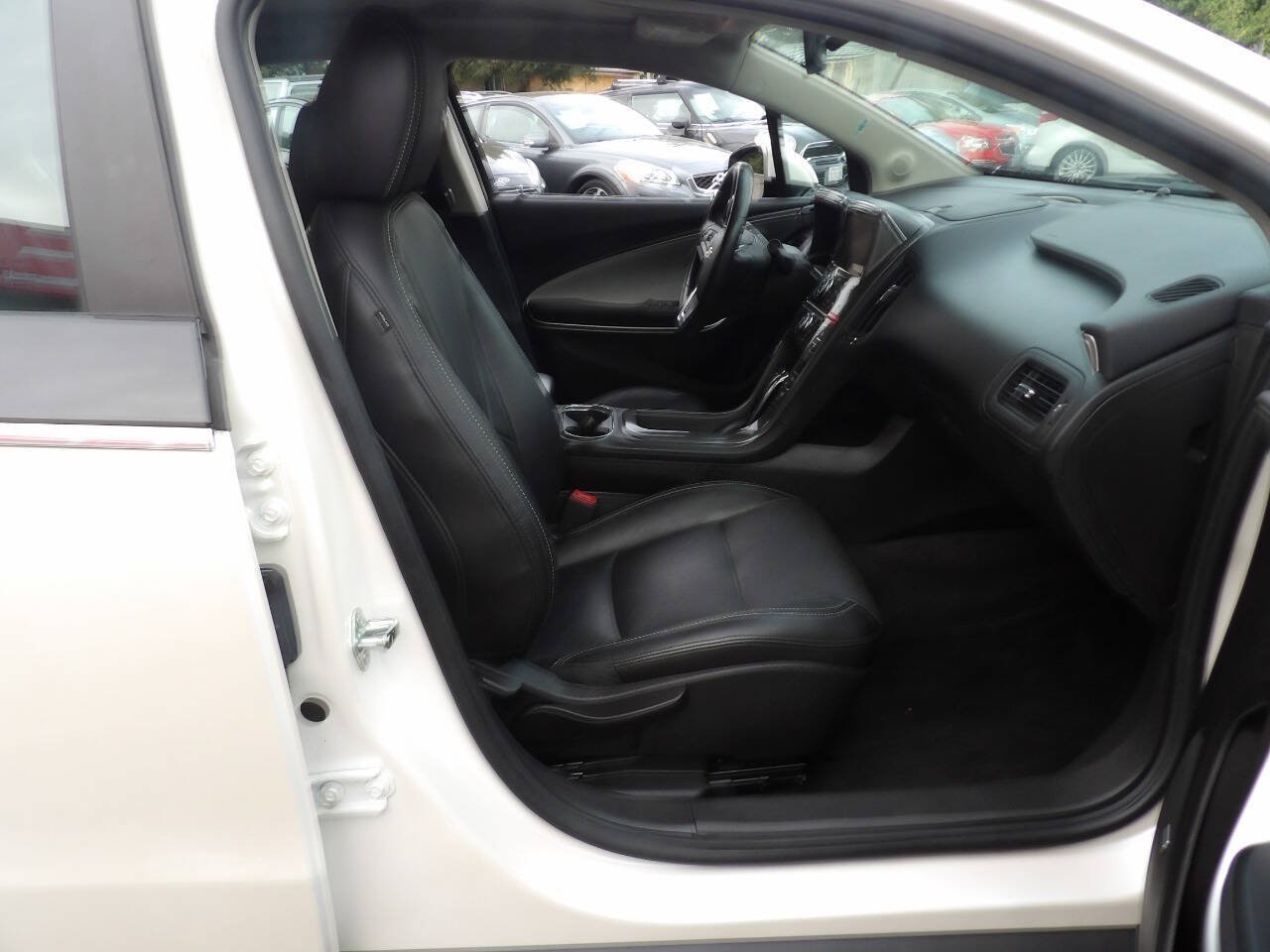 Used 2012 Chevrolet Volt Premium w/ Premium Trim Package FWD image 6