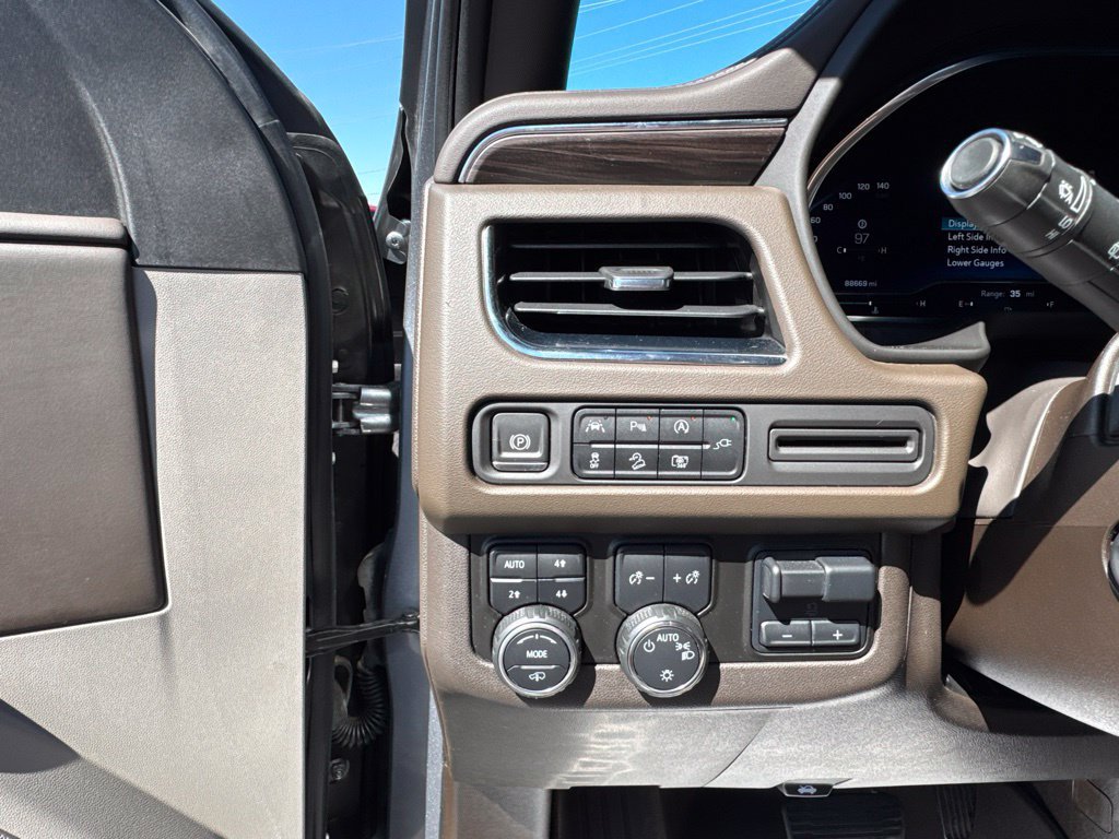 Used 2022 Chevrolet Tahoe Z71 w/ Z71 Off-Road Package AWD/4WD image 12