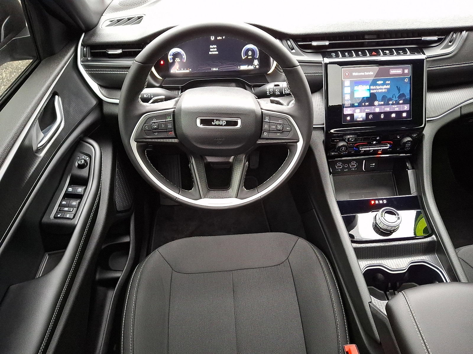 Certified 2025 Jeep Grand Cherokee L Laredo w/ Luxury Tech Group I image 13