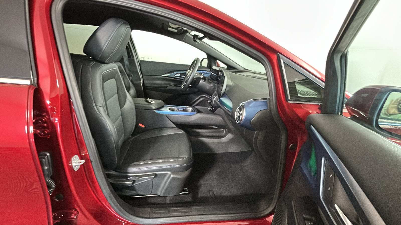 Used 2025 Chevrolet Equinox EV LT w/ Convenience Package AWD/4WD image 38