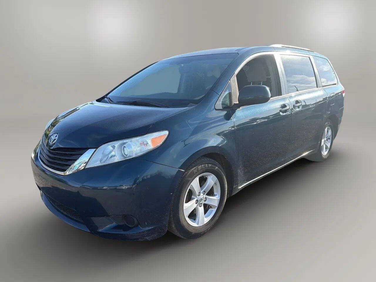 Used 2011 Toyota Sienna LE w/ Towing Pkg FWD image 3
