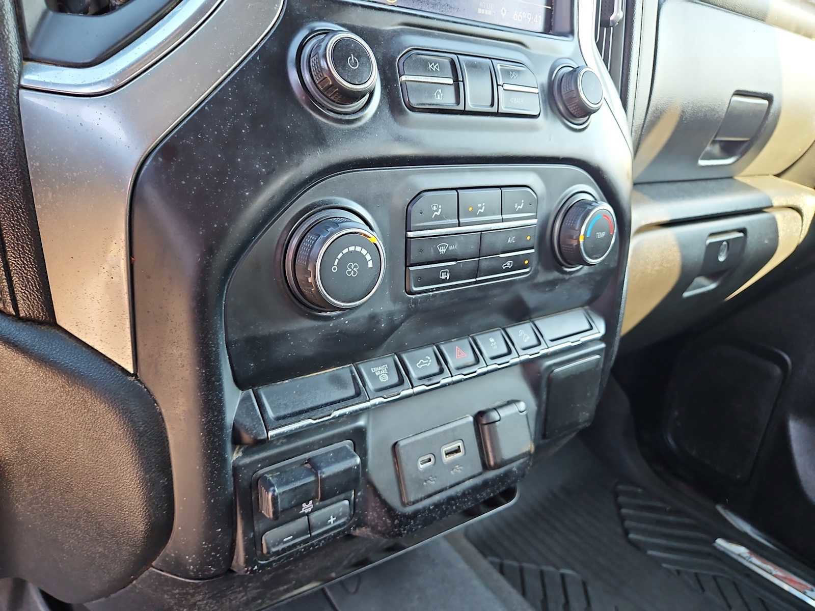 Used 2021 Chevrolet Silverado 2500 LT w/ Z71 Off-Road Package image 24