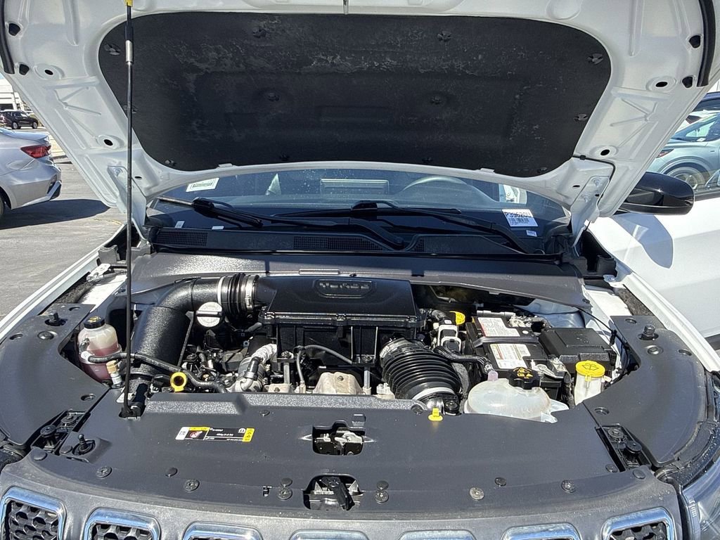 Used 2023 Jeep Compass Latitude image 28