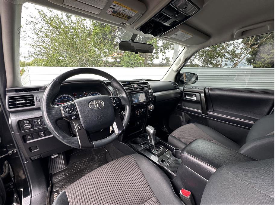 Used 2018 Toyota 4Runner TRD Off-Road w/ TRD Performance Package AWD/4WD image 2