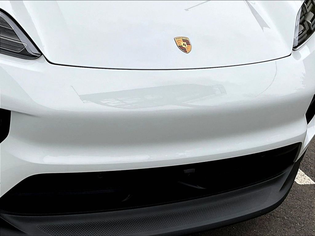 Used 2025 Porsche Macan 4 Electric image 32