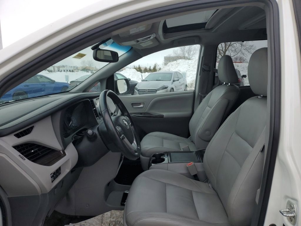 Used 2015 Toyota Sienna XLE Premium image 24