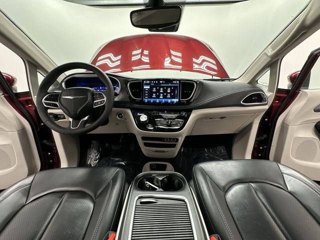 Used 2023 Chrysler Pacifica Touring-L image 20