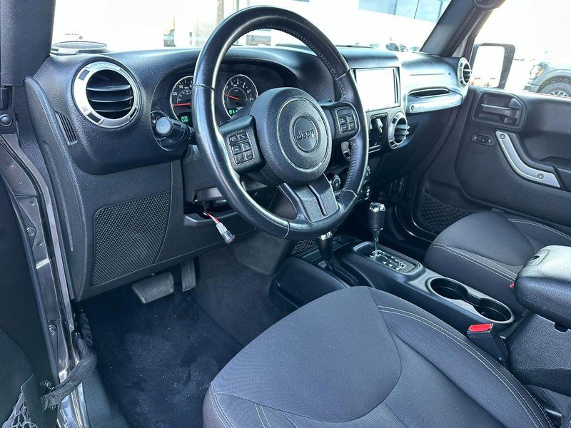 Used 2017 Jeep Wrangler Unlimited Sahara w/ Connectivity Group image 9