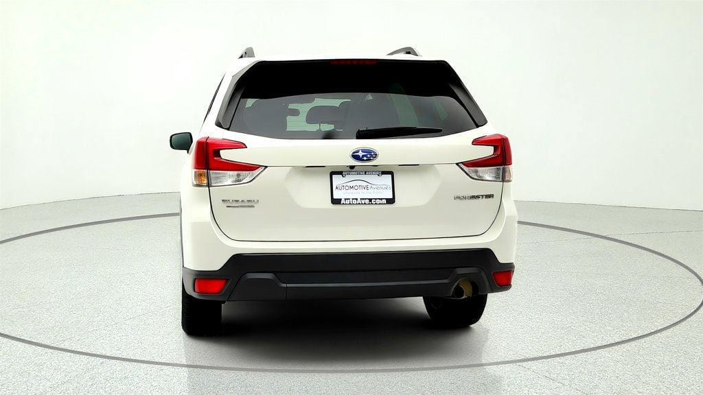 Used 2022 Subaru Forester Premium AWD/4WD image 6