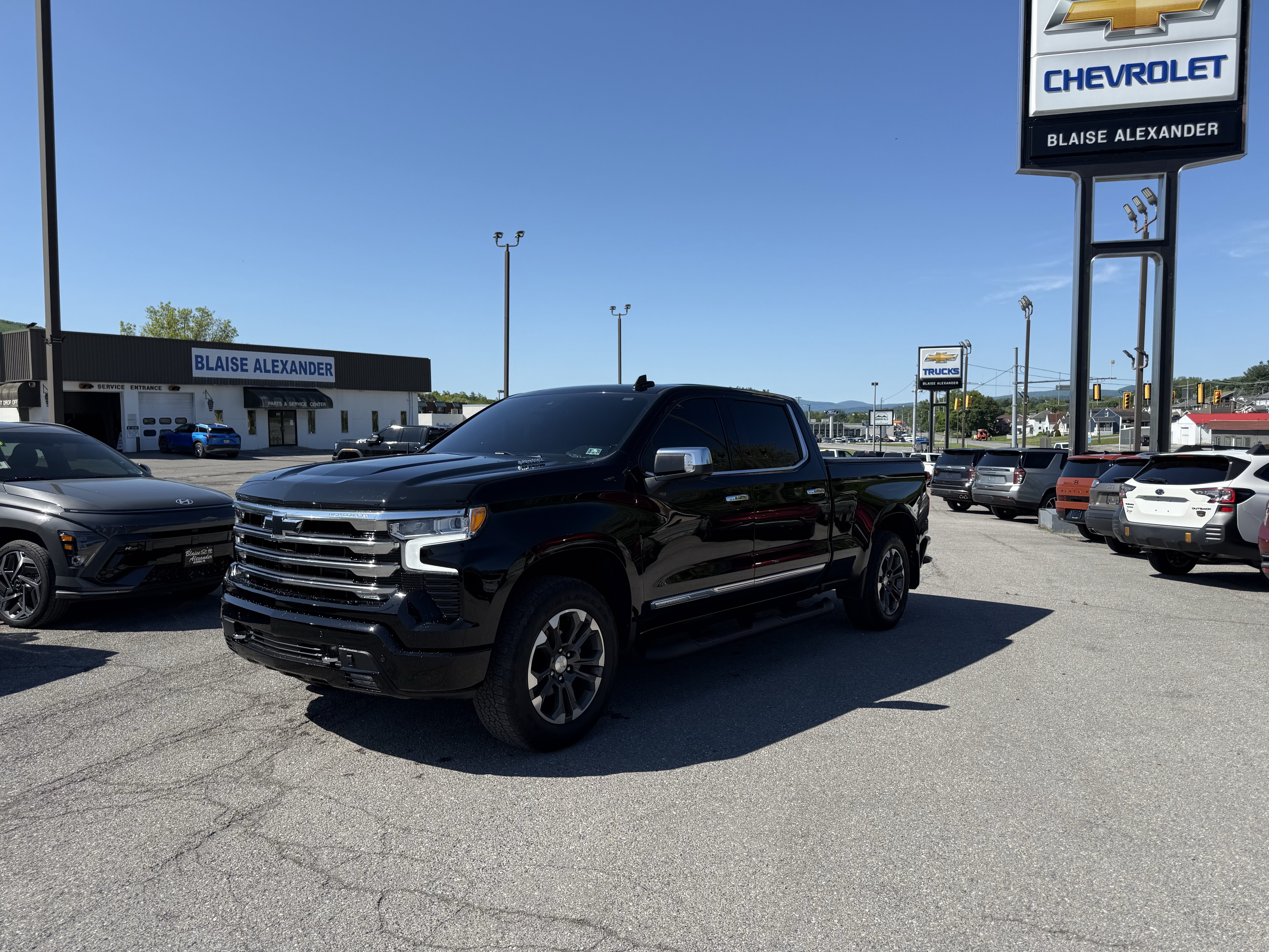 Used 2023 Chevrolet Silverado 1500 High Country AWD/4WD image 10
