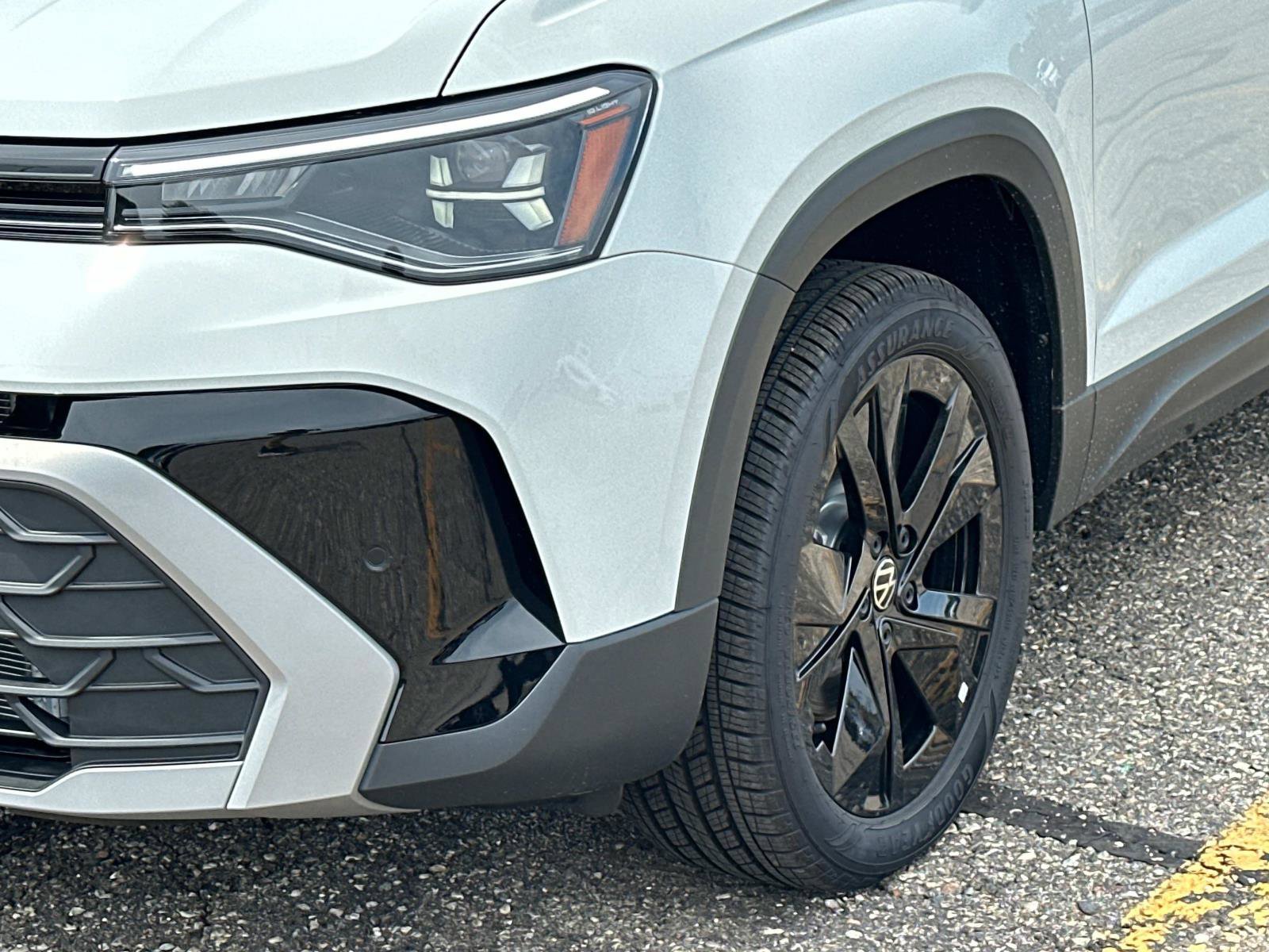 New 2025 Volkswagen Taos SE image 8