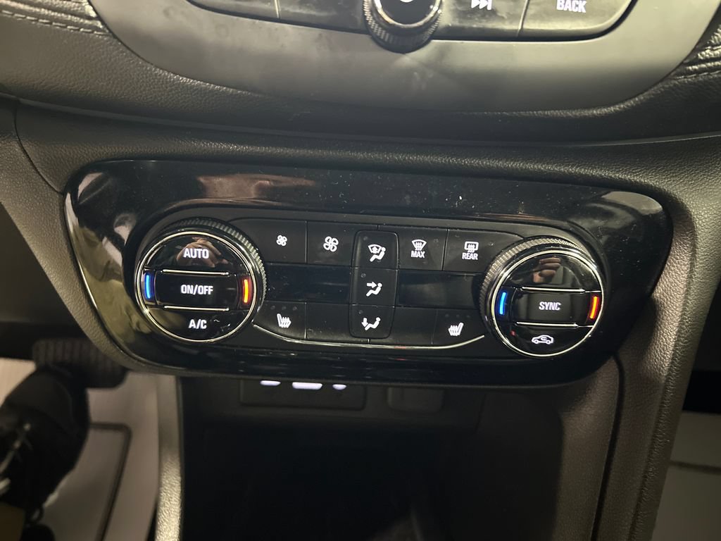 Used 2020 Buick Encore GX Essence FWD image 17