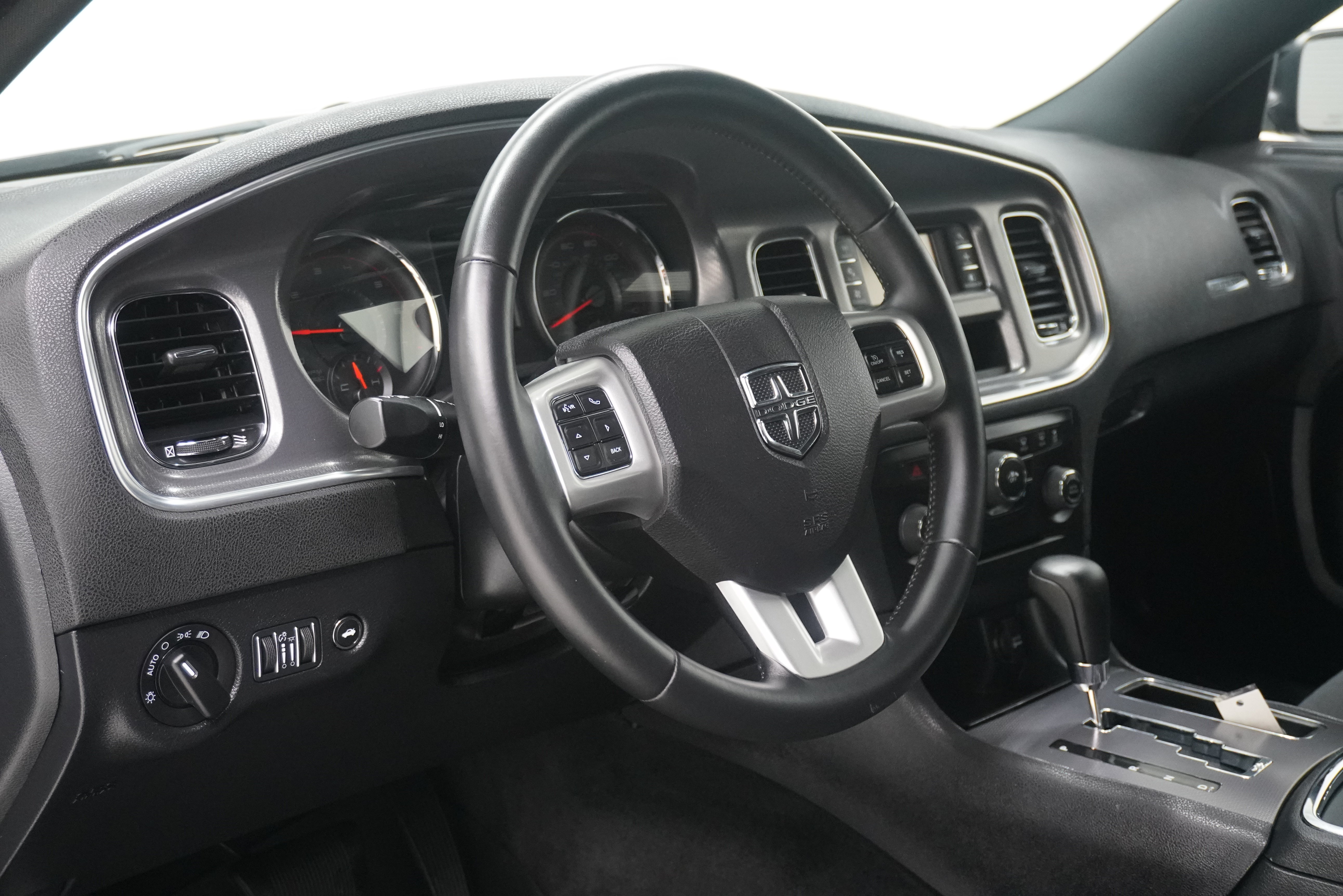Used 2014 Dodge Charger SE w/ Connectivity Group RWD image 9