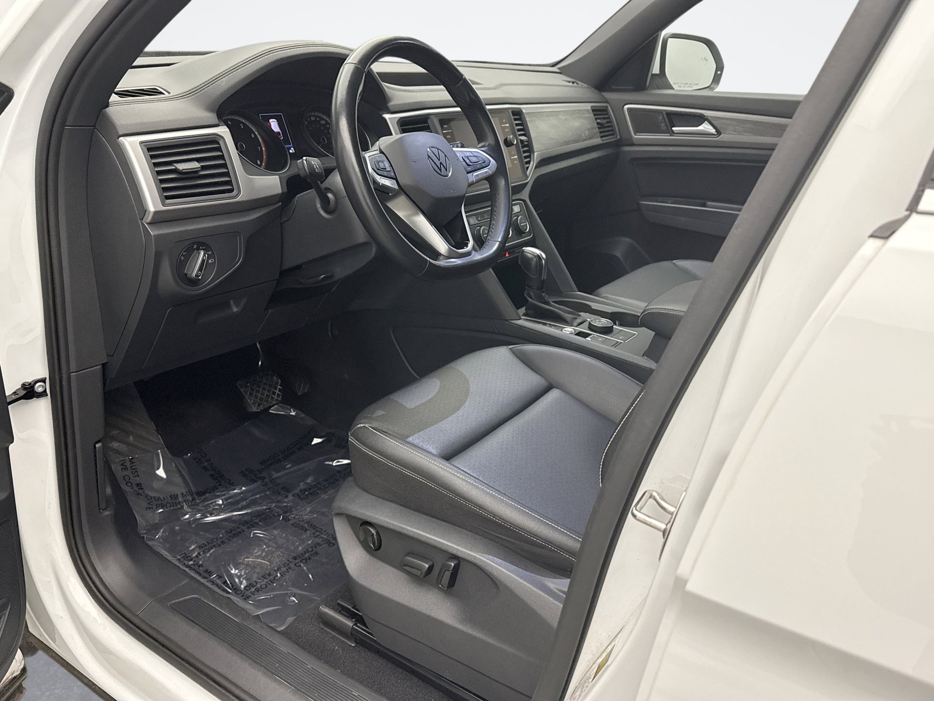 Used 2020 Volkswagen Atlas Cross Sport SE w/ Towing Package image 10