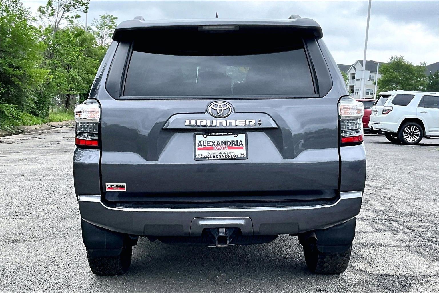 Used 2022 Toyota 4Runner SR5 Premium w/ Moonroof Package AWD/4WD image 4